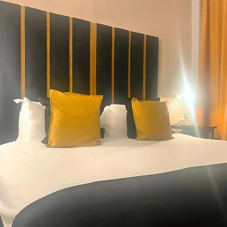 *luxury 9ine Lush Jacuzzi & Balcony* Apartment *