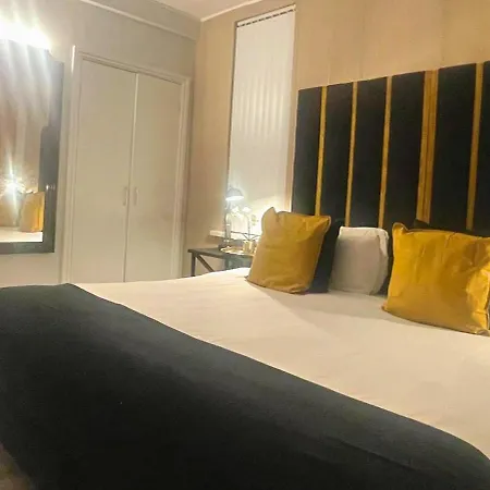 Apartment *luxury 9ine Lush Jacuzzi & Balcony* *