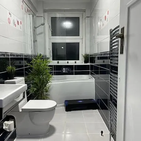 Apartment *luxury 9ine Lush Jacuzzi & Balcony*