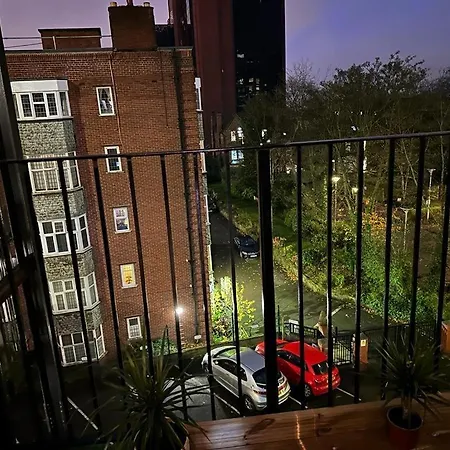 Apartament *luxury 9ine Lush Jacuzzi & Balcony* Birmingham