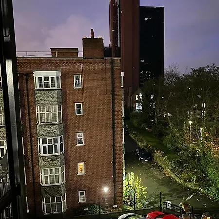 *luxury 9ine Lush Jacuzzi & Balcony*